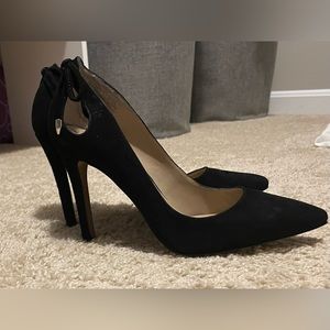 Vince Camuto Black Heels (Suede) Size 6.5